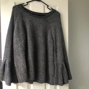 Gray sweater open sleeves